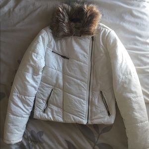 White fur collared coat